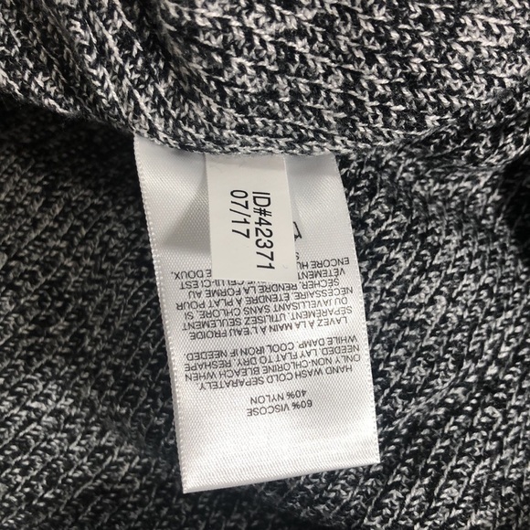 Express Women's Crew neck Sweater Black/White. Size M. - Picture 3 of 6